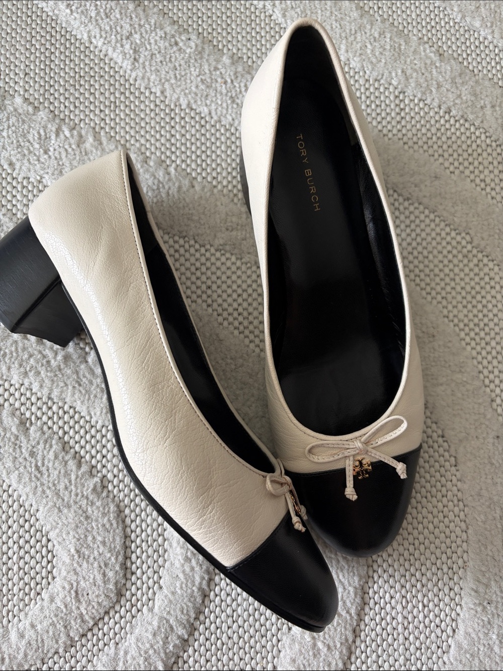 BEAUTIFUL leather Tory Burch heels